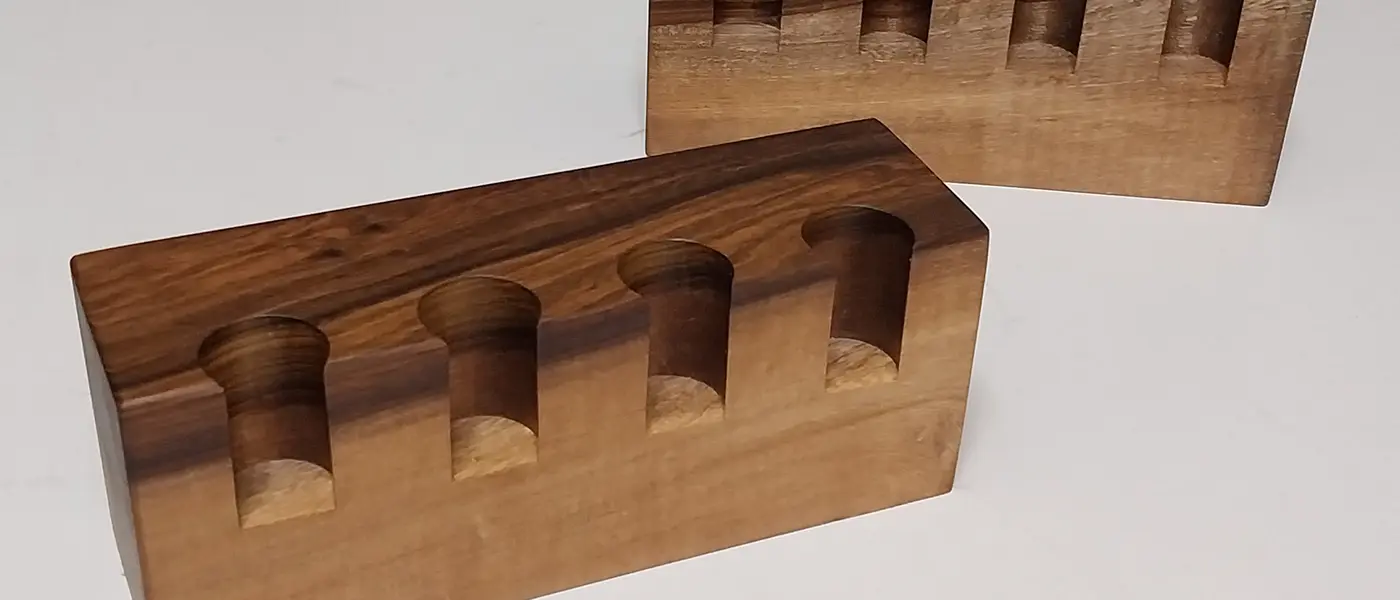 Pieza robusta madera con cuatro encastres - Servicio de fabricación y diseño de productos y piezas