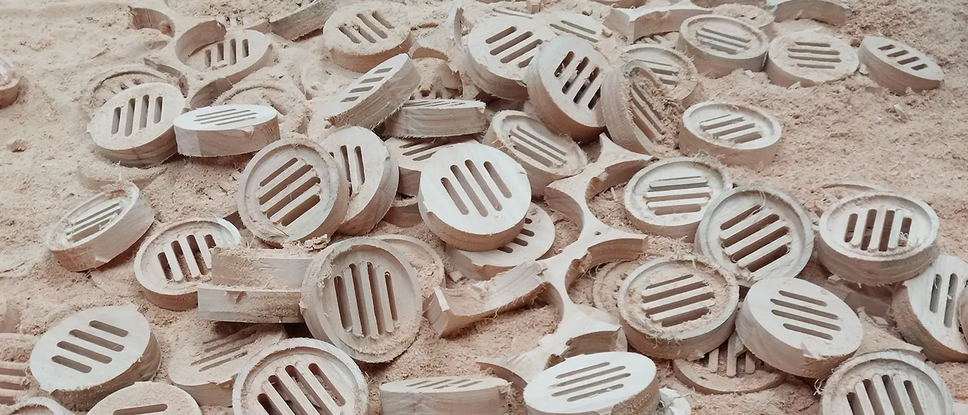 Piezas redondas en madera con ranuras - Servicio de fabricación y diseño de productos y piezas